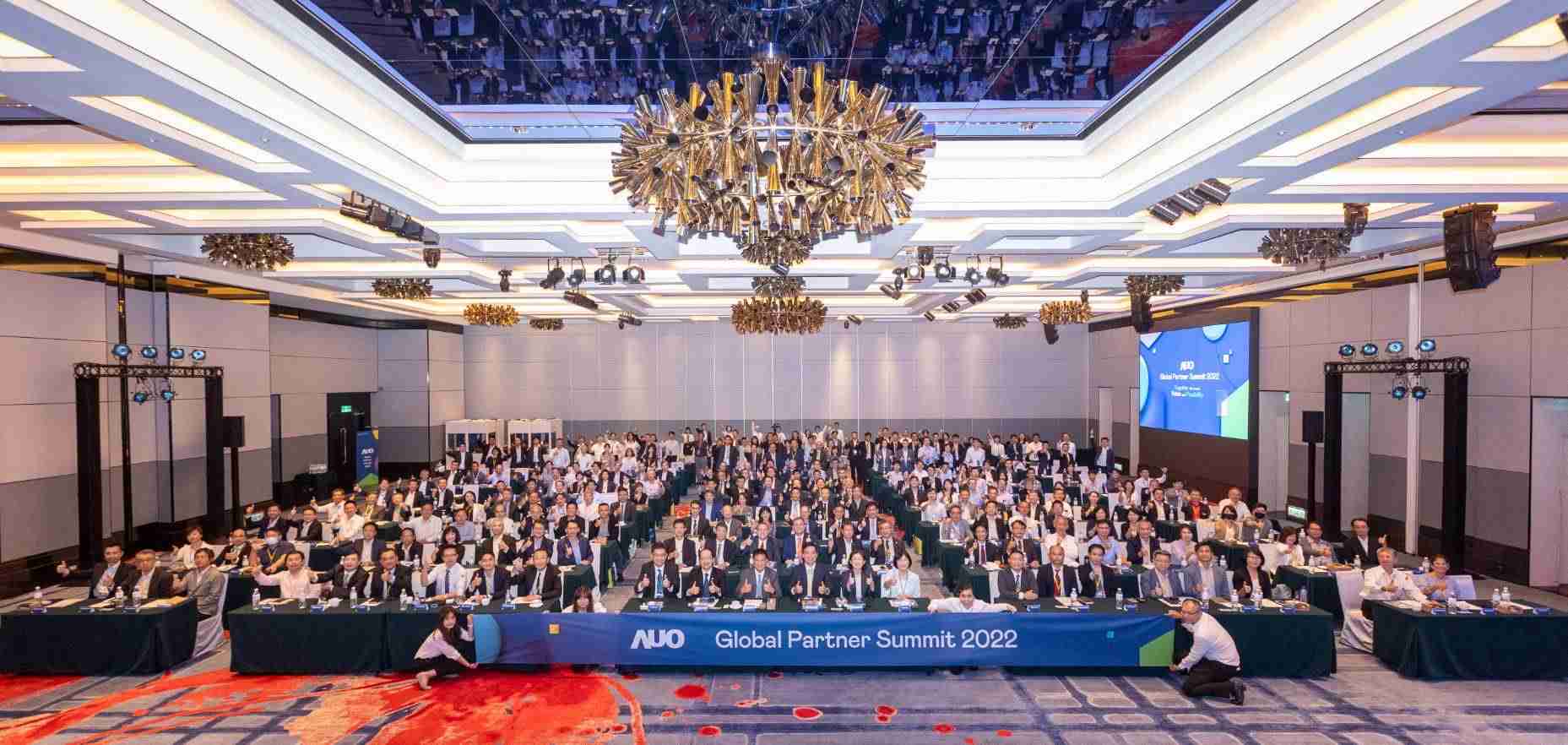 友達推動「安心、、、、創新、、用心、、、同心、、盡心」五星職旅，，為菲籍員工打造全方位照護，，，首度贏得「人權實踐與發展領袖獎」殊榮