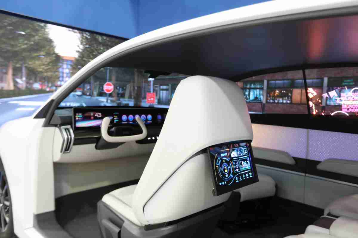 牛牛游戏的「可卷式后座娱乐显示器」加强后座乘客的感官体验，，，，并保有个性化设计，，可依使用偏好进行动态调整。。。