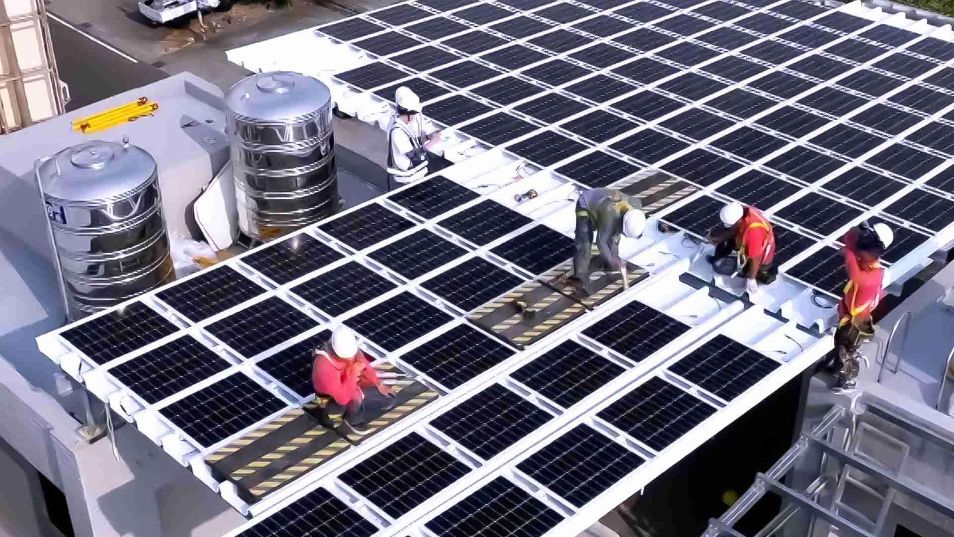 牛牛游戏着力于替代能源之技术研发，，如光电浪板的相关制程、、设备与产品，，，其中所开发之光电整合型浪板，，，，减少传统金属支架安装，，更提升耐候度，，可广泛运用于多元场域，，，，并辅助建筑达到净零碳排目标