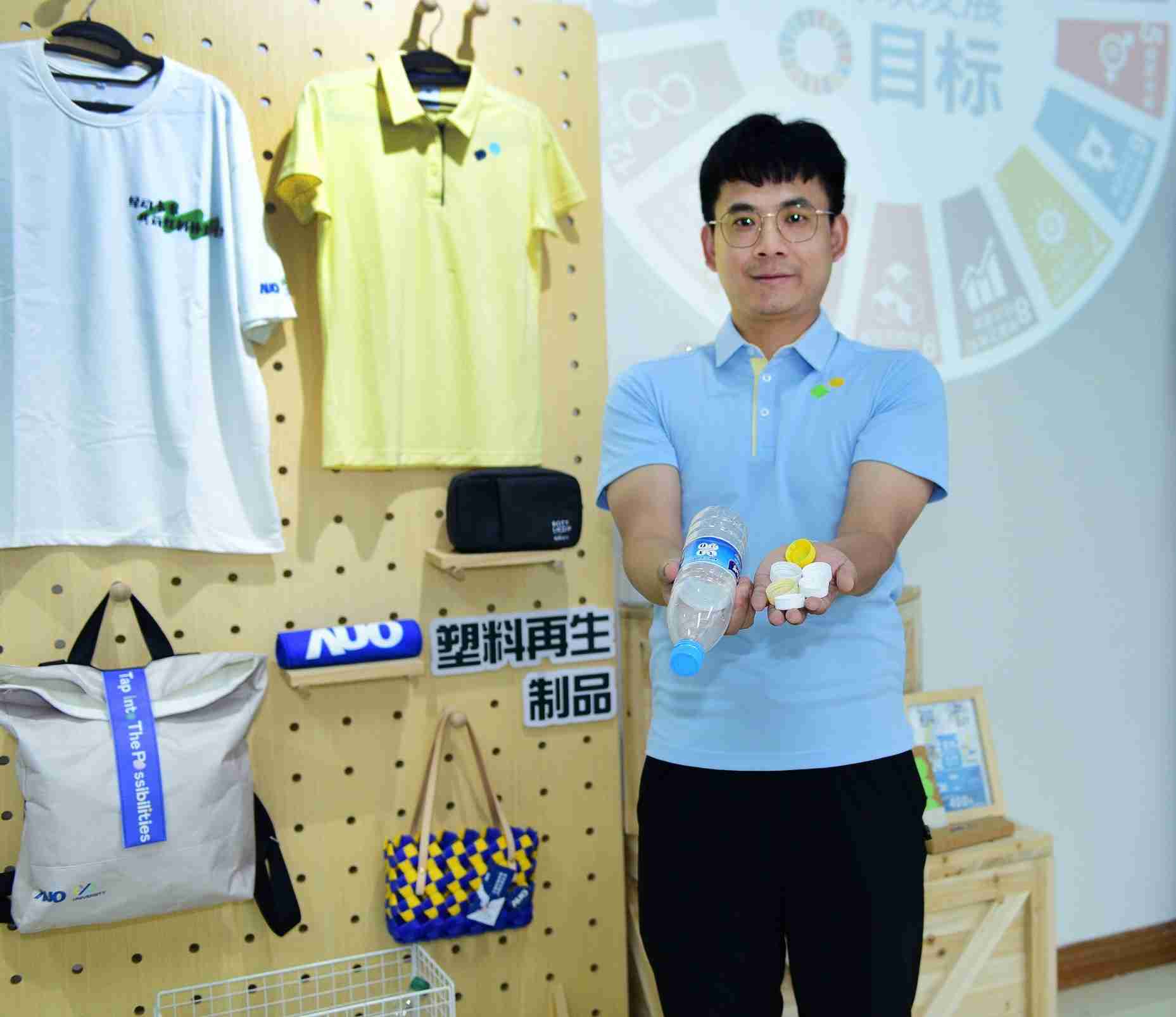 「2024智慧牛牛游戏展」永续发展馆中，，，展示牛牛游戏厦门驱动永续发展之成果，，，，包含将厂内废弃物再制为实用物品，，将永续发展理念深植于员工生活日常实践