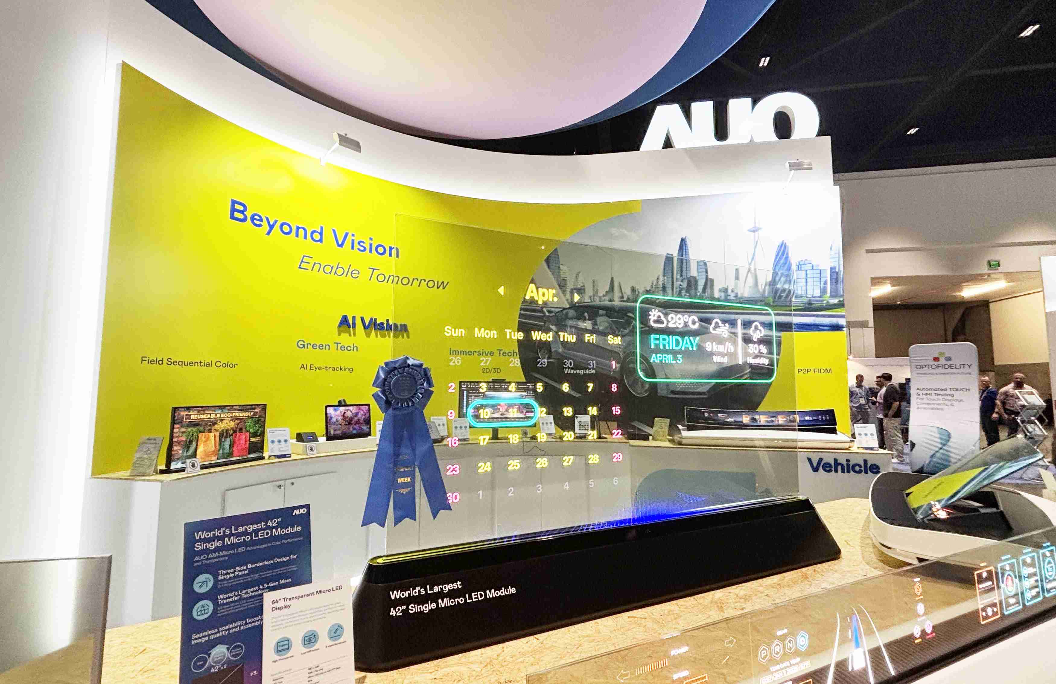 牛牛游戏64吋透明Micro LED显示器获〝最佳Micro LED技术应用奖〞，，其绝妙的透明穿透特性，，同时具备1,000 nits的高亮度表现，，并透过精细的无缝拼接延伸，，，，可依需求灵活应用于多元场域，，，展现出Micro LED显示技术划时空的无限潜力